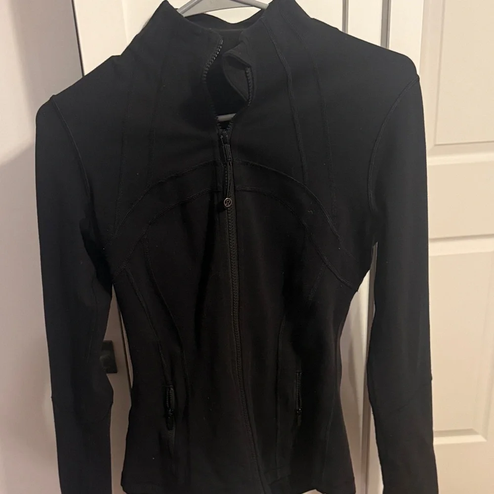 Women's Black lululemon define jacket - Picture 3 of 3